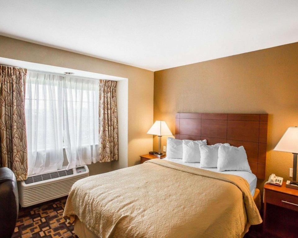 Quality Inn & Suites Маунт-Джульет Екстер'єр фото