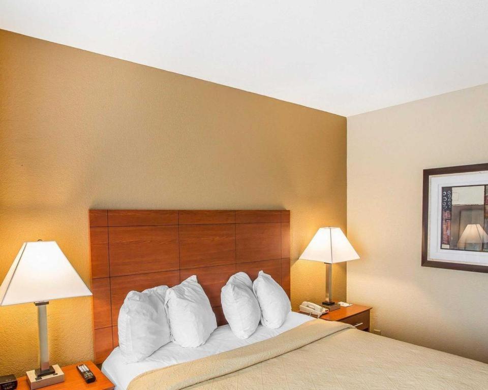 Quality Inn & Suites Маунт-Джульет Екстер'єр фото